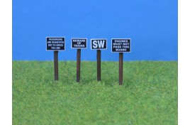Trackside Signs with Notices Pack of 4 OO Scale