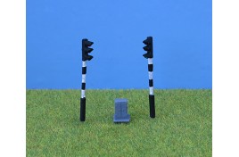 Period Traffic Lights - Single Headed x 2 with Control Box (non-operational) OO Scale